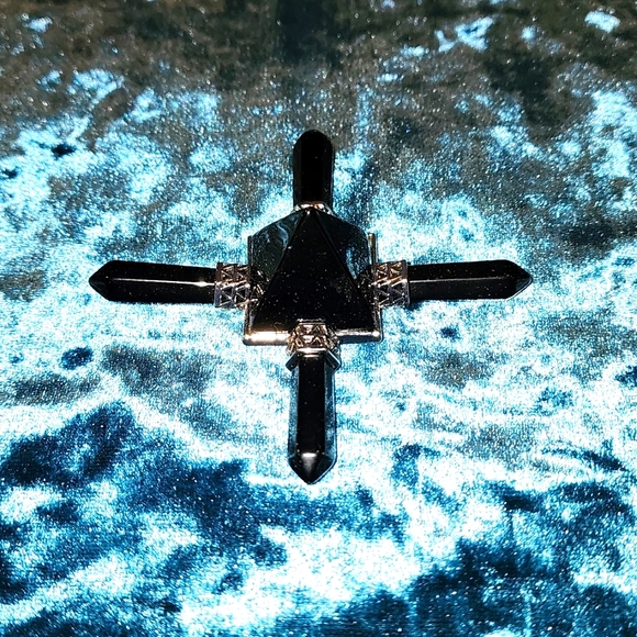 4 Rockcloud Pyramid Energy Generators - Picture 5 of 8